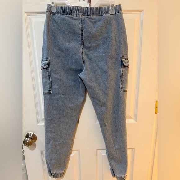 Steve Madden Pull On Blue Cargo Jeans Elastic Waist 
Inseam 28
W 14/28
Rise 11 - Picture 6 of 6
